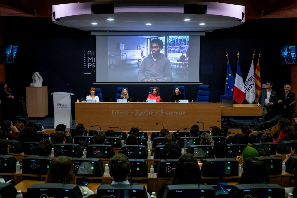 La présidente de la Métropole, Martine Vassal, s'exprime dans l'hémicycle du Pharo devant la nouvelle promotion des jeunes conseillers métropolitains.