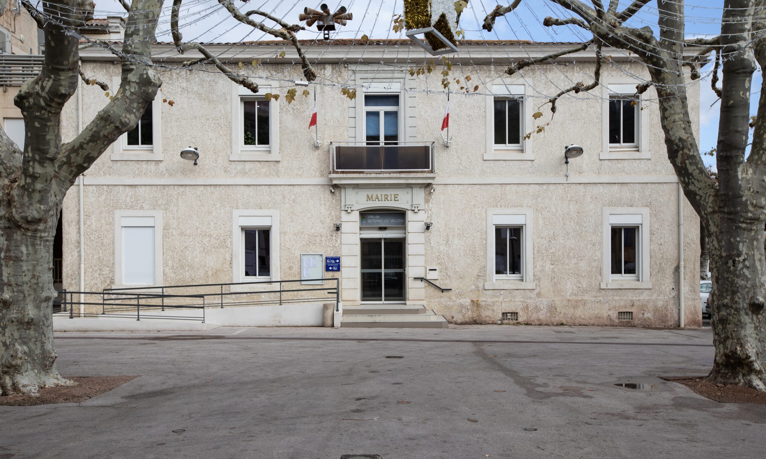 Hotel de ville - Place Pierre Didier Tramoni - Septemes-les-Vallons