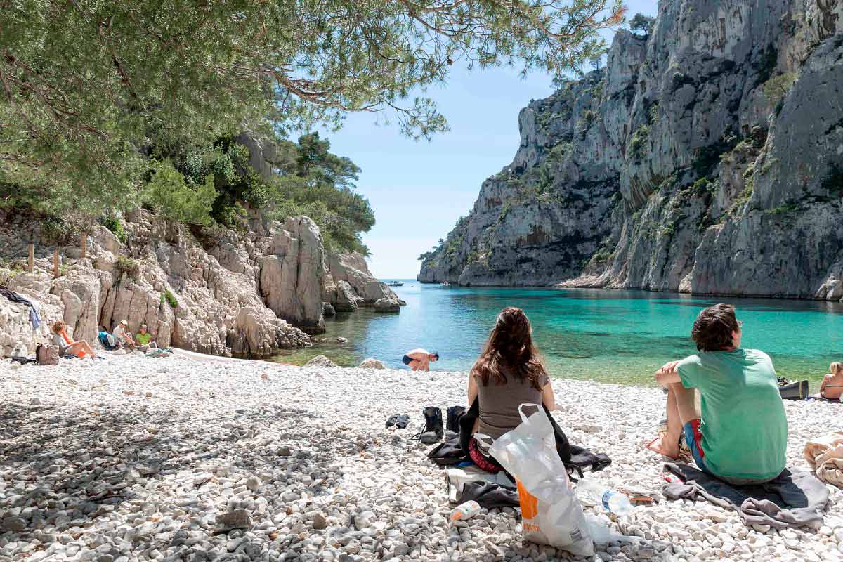 Pique-nique au bord de l’eau, Parc National des Calanques, mer Méditerranée, Marseille